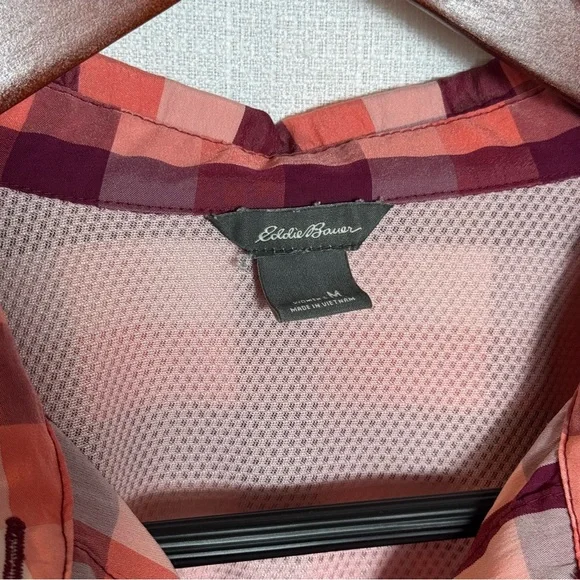 Eddie Bauer Coral Plaid Button Down Shirt Lightweight Roll Tab Sleeve M - Picture 3 of 7